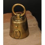A Victorian lacquered brass novelty inkwell, as a 7lb bell weight, hinged cover, 10cm high, c.1870