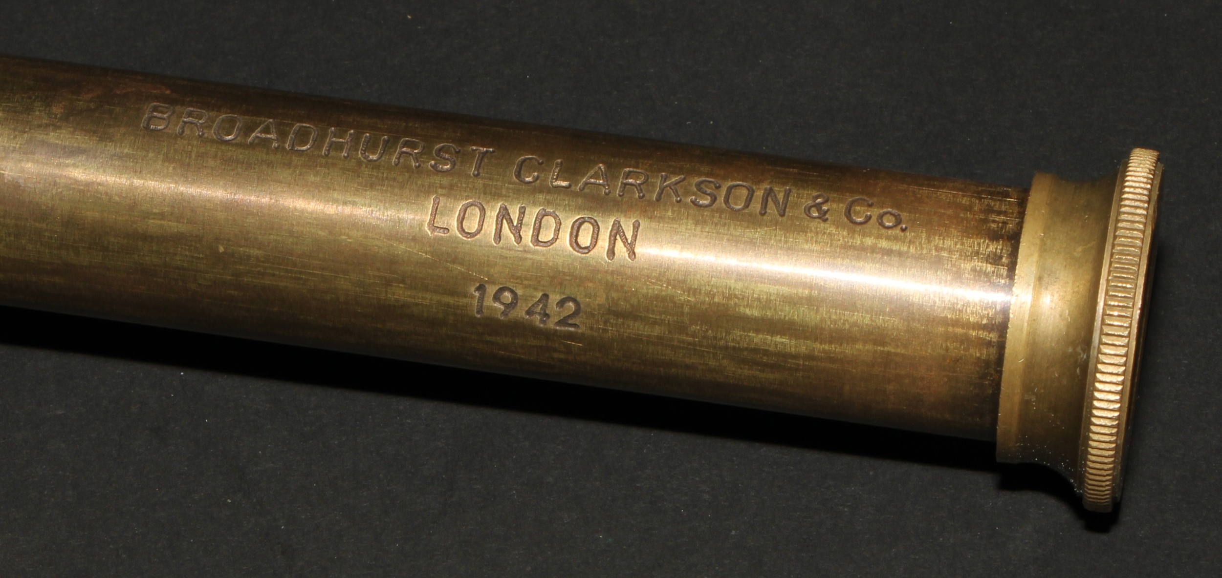 A brass three-draw telescope, inscribed Broadhurst Clarkson & Co, London 1942, 28cm extending to - Image 2 of 4
