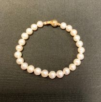 A cultured creamy white pearl bracelet, 9ct gold ball clasp, 16cm long