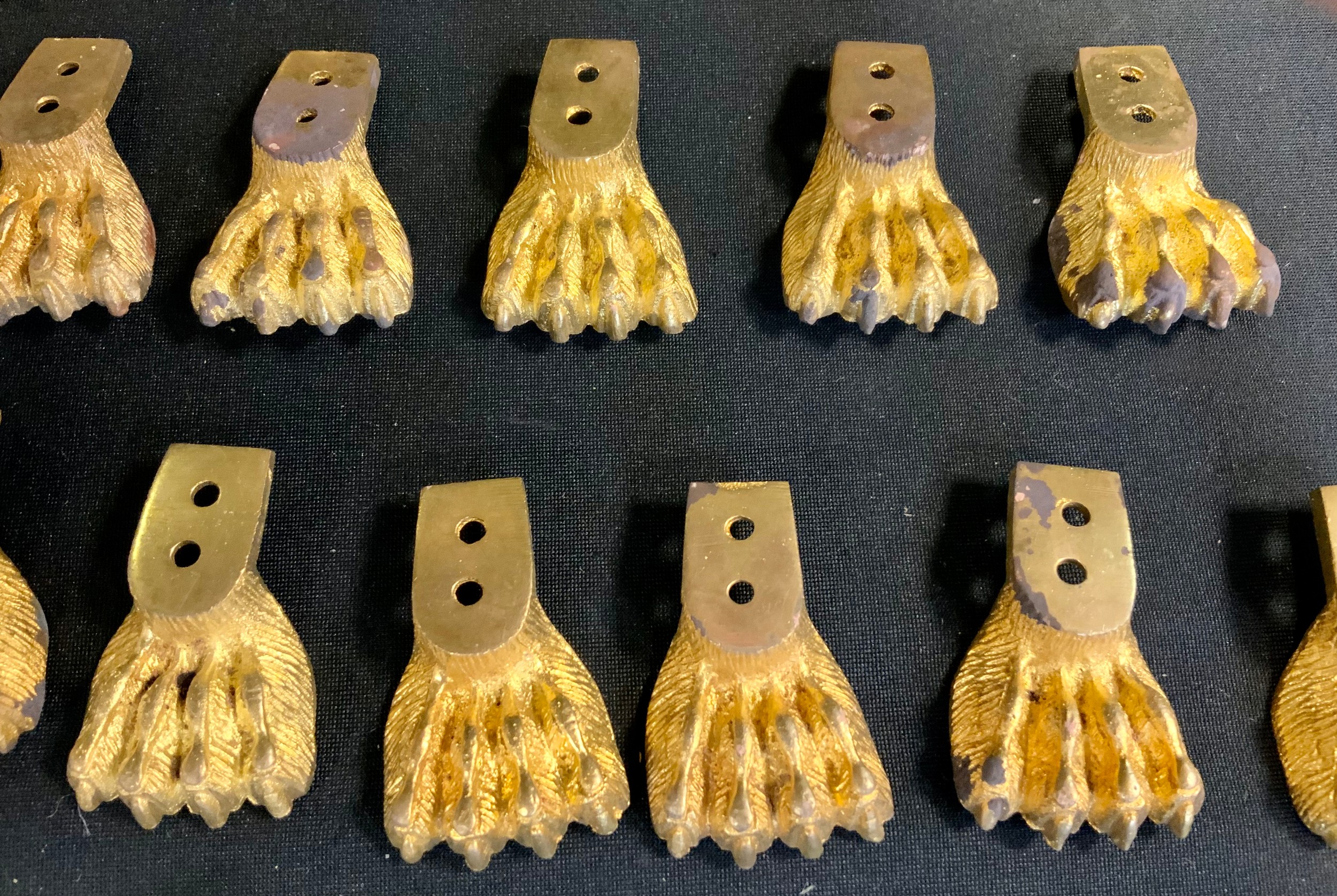 51 gilded claws for restoration purposes, including additional sheets of gold leaf. - Image 2 of 2