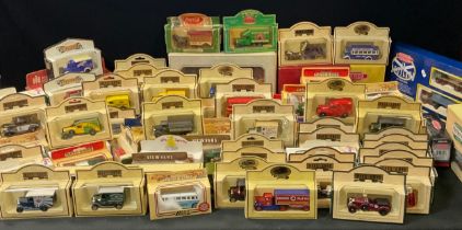 Toys and Juenvenlia - Lledo, Days gone including Models of famous stores of London, 1933 Packard