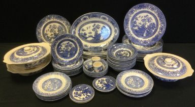 Ceramics - table china, Willow pattern dinner set , for six inc, three tureens, dinner, side and