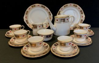 A Royal Crown derby ' Derby border' tea service for six including; a tea pot, milk jug, sugar