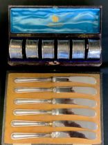 A cased set of six Victorian silver napkin rings, Birmingham 1886, 2.45oztk, Payne and Allen