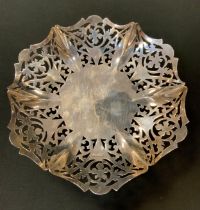 A George V silver pierced undulating octagonal bowl, Viners, Sheffield 1911, 19cm wide, 6.3ozt
