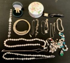 Jewellery - a 9ct gold mounted cultured pearl earring, others silver etc, 925 silver necklaces,