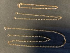 A 9ct gold necklace and 2 bracelets, 4.5 g (3)