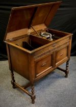 A 1920’s Gilbert & Co. of Sheffield oak cased gramophone, hinged lift-up top, with gramophone and