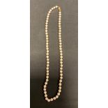 A single strand creamy white cultured pearl necklace, with an 18ct gold clasp