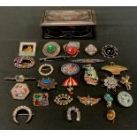 Jewellery - Vintage and costume jewellery - Micro-mosaic brooches, Art Nouveau style pin brooch, set