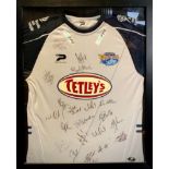 Rugby interest - a signed Leeds Rhinos Rugby shirt, full team, c.2006, 77cm x 61.5cm frame size.