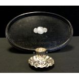 An Edwardian silver spiral twisting egg cup, Chester 1906, 1.8ozt; George V silver mounted oval