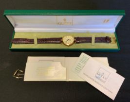 A mid 1990s Gucci quartz dress watch in original box with paperwork dated 23/8/96, cream dial, Roman