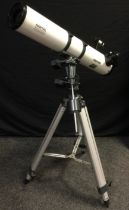 A Meade Digital Electronic Autolocator Telescope, model 4504, D114mm, F910mm, with assorted