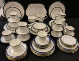 A Royal Worcester Medici pattern part dinner set, inc dinner plates, side plates, bread plate,