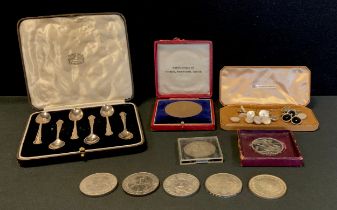 A set of six silver tea spoons, 1821 silver crown, Pax Victoria European War bronze 1914-19 war