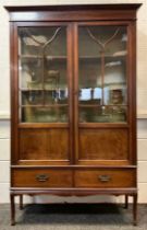 An Edwardian china display cabinet, moulded cornice with Kingwood cross-banding, serpentine astral-