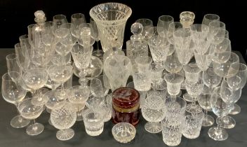 Glass ware - A quantity of drinking glasses including Dartington wine, whisky, champagne flutes,