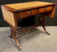 A Regency style mahogany sofa table, 74cm high x 92.5cm wide (147.5cm with leaves extended) x 55cm.