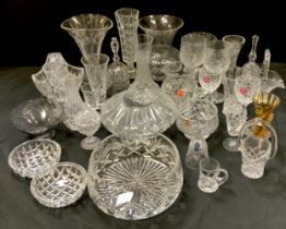 Glass - a quantity of cut glass including; a Thomas Webb cut lined bowl, 20cm dia, a Dartington