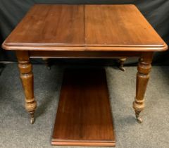 A Victorian mahogany wind-out dining table, 75.5cm high x 101cm wide x 111cm long (158cm with