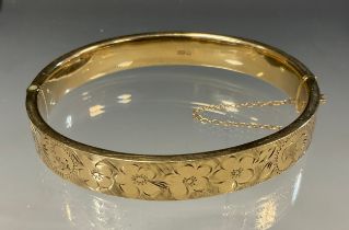 A 9ct gold hinge bangle, 14.6g