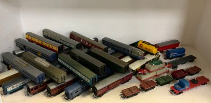 Toys - Hornby, Tri-ang and other OO Gauge rolling stock, inc assorted Passenger coaches, Pullman,