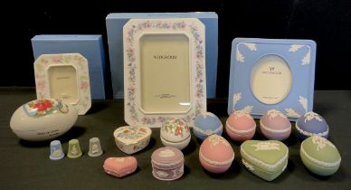 Wedgwood - jasperware, trinket boxes and covers, thimbles, etc, assorted shapes and colours, inc