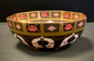 A Royal Crown Derby 1128 Imari octagonal fruit bowl, approx 22cm wide, seconds quality