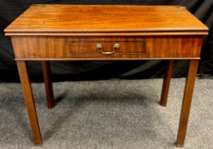 A George III mahogany tea table, 72.5cm high x 91.5cm x 45.5cm.