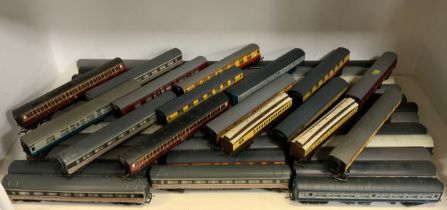 Toys - Tri-ang Hornby Dublo and other OO Gauge rolling stock, inc various passenger coaches,