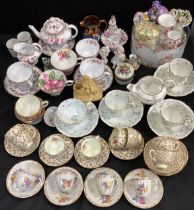 Decorative ceramics including small Copeland Spode ‘Lauriston’ pattern tea set for two, other