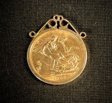 An Elizabeth II sovereign, 9ct pendant mount, 1959, London mint, 9.6g gross