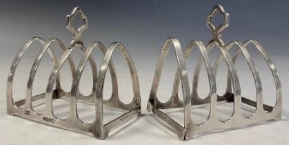 A pair of George V silver four division toast racks, Walker & Hall, Birmingham 1935, 98g gross