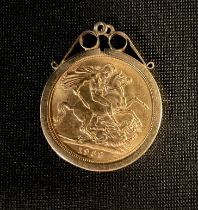 An Elizabeth II sovereign, 9ct pendant mount, 1968, London mint, 9.3g gross