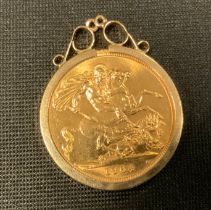 An Elizabeth II sovereign, 9ct pendant mount, 1964, London mint, 9.2g gross