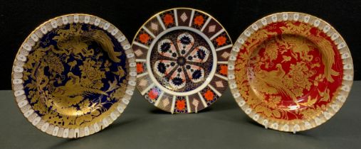 A Royal Crown Derby 1128 Imari dinner plate, pair of Avesbury plates, red and blue, all firsts (3)