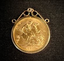 An Elizabeth II sovereign, 9ct pendant mount, 1958, London mint, 9.6g gross