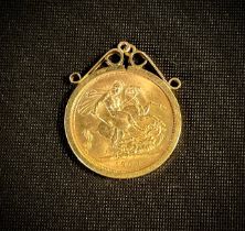 An Elizabeth II sovereign, 9ct pendant mount, 1963, London mint, 9.5g gross