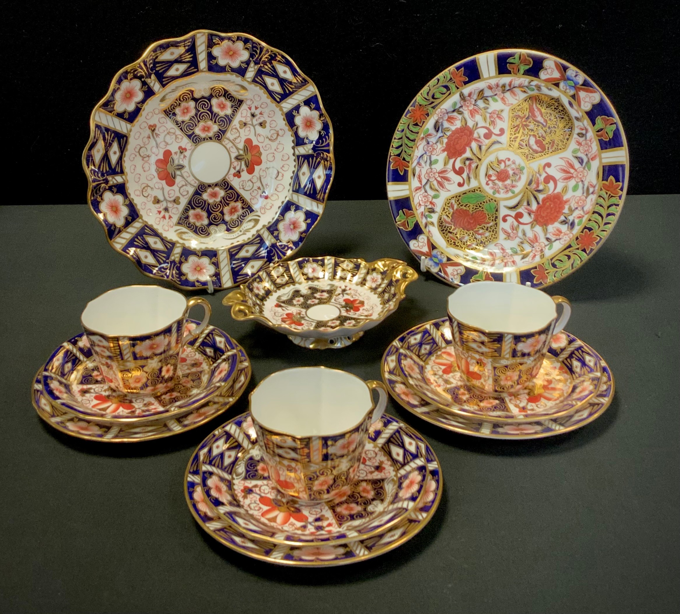 Royal Crown Derby 2451 table ware inc three trios, Wavy rim plate, footed trinket bowl, 19th century