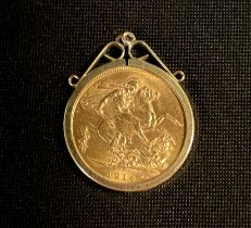A George V sovereign, 9ct pendant mount, 1914, London mint, 9.6g gross