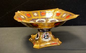A Royal Crown Derby 1128 pattern, ‘Old Imari’ pedestal fruit bowl, moulded flying fish, 13cm high