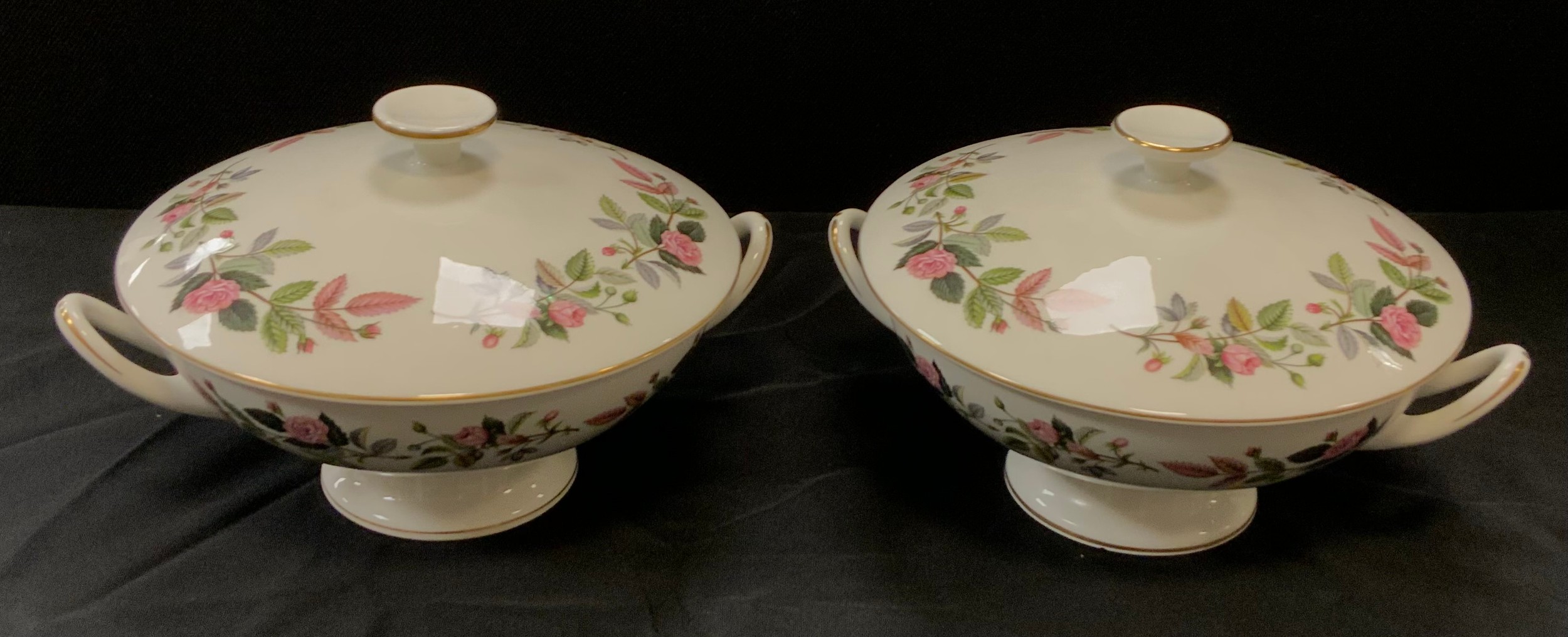 A Wedgwood ‘Hathaway rose’ part table service including six tea cups and saucers, four soup tureens, - Image 2 of 2