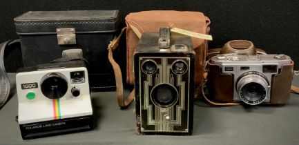 Cameras - a 1960s Hamimex C35 35mm camera, serial no 21194; Kodak six-16 box camera etc