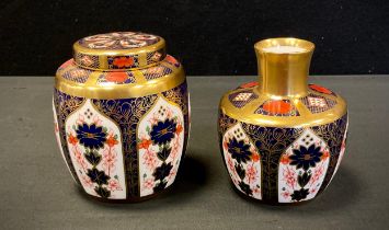 A Royal Crown Derby 1128 pattern, ‘Old Imari’, ginger jar and cover, 12cm high, compressed vase,