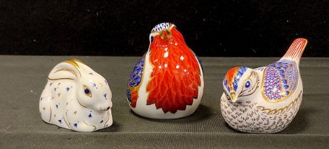 A Royal Crown Derby paperweight, Robin, gold stopper, others Rabbit gold stopper, goldcrest silver