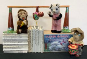 Toys & Juvenalia - Clockwork tin plated Clever Monkey, others Drummer Rabbit, Drinking Panda Bear