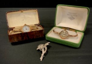 A 9ct gold cased lady's wristwatch, 9ct gold expanding bracelet strap, marks worn possibly Chester