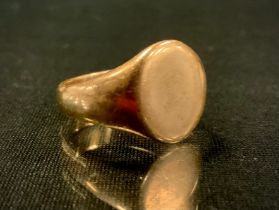 An unmarked yellow metal signet ring, size Q, tests as approx. 18ct gold, 8g gross