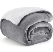 RRP £27.99 Bedsure Sherpa Fleece Throw Blanket Fluffy Microfibre Solid Blanket, 150 x 200cm